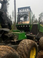 John Deere 1270G harvester