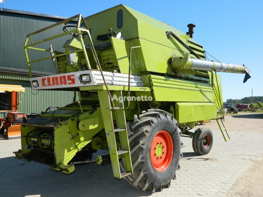 Claas Mercator 60 grain harvester