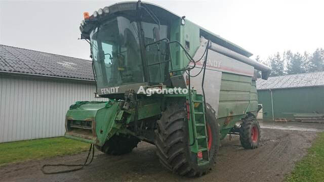 Fendt 6330 grain harvester