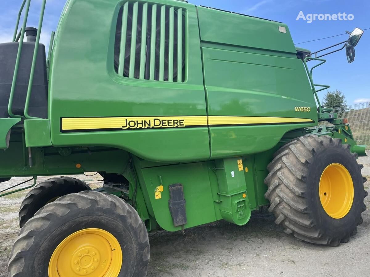 John Deere W650 grain harvester