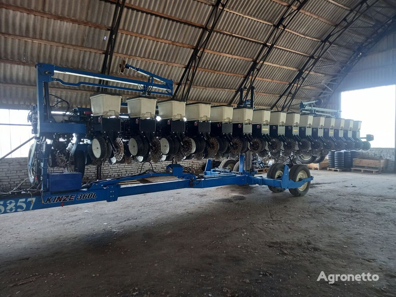 Kinze 3600 pneumatic precision seed drill