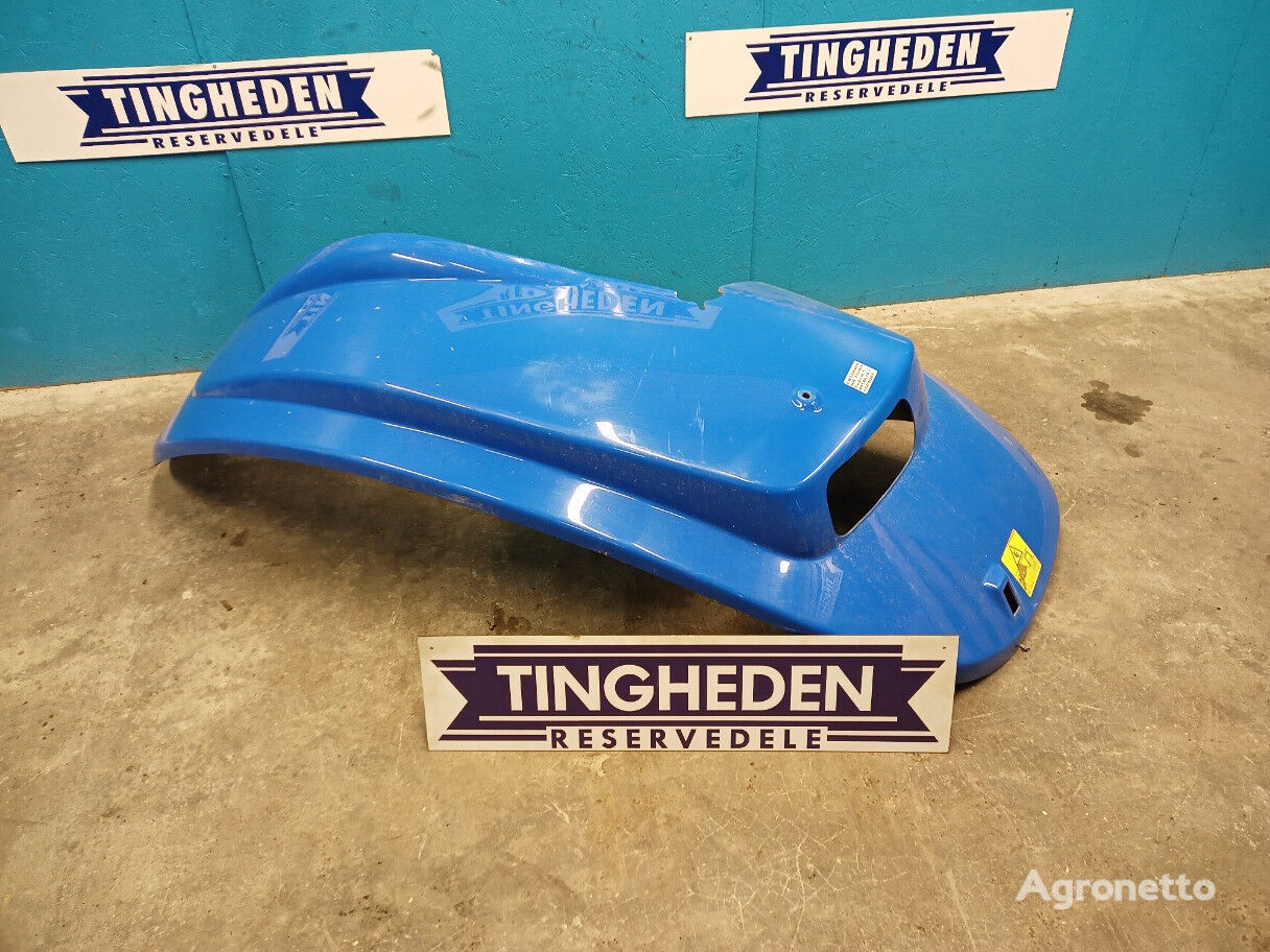 New Holland TG285 mudguard for en New Holland TG285 wheel tractor