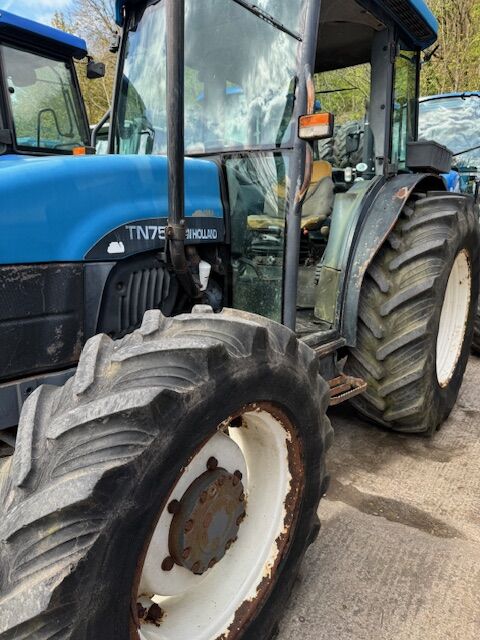New Holland TN75D wheel tractor